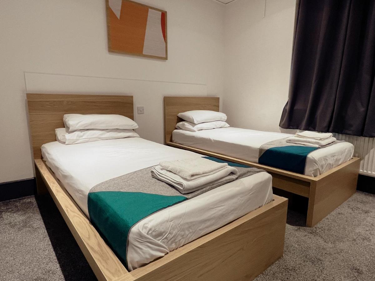 Cacco - Contractor Accommodation Корбі Номер фото